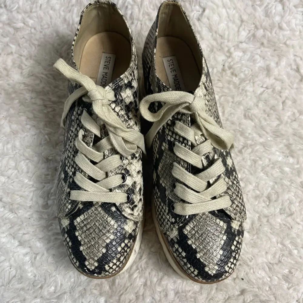 Steve Madden Korrie Lace-Up snake skin print Beige & gray Platform Sneakers SZ10